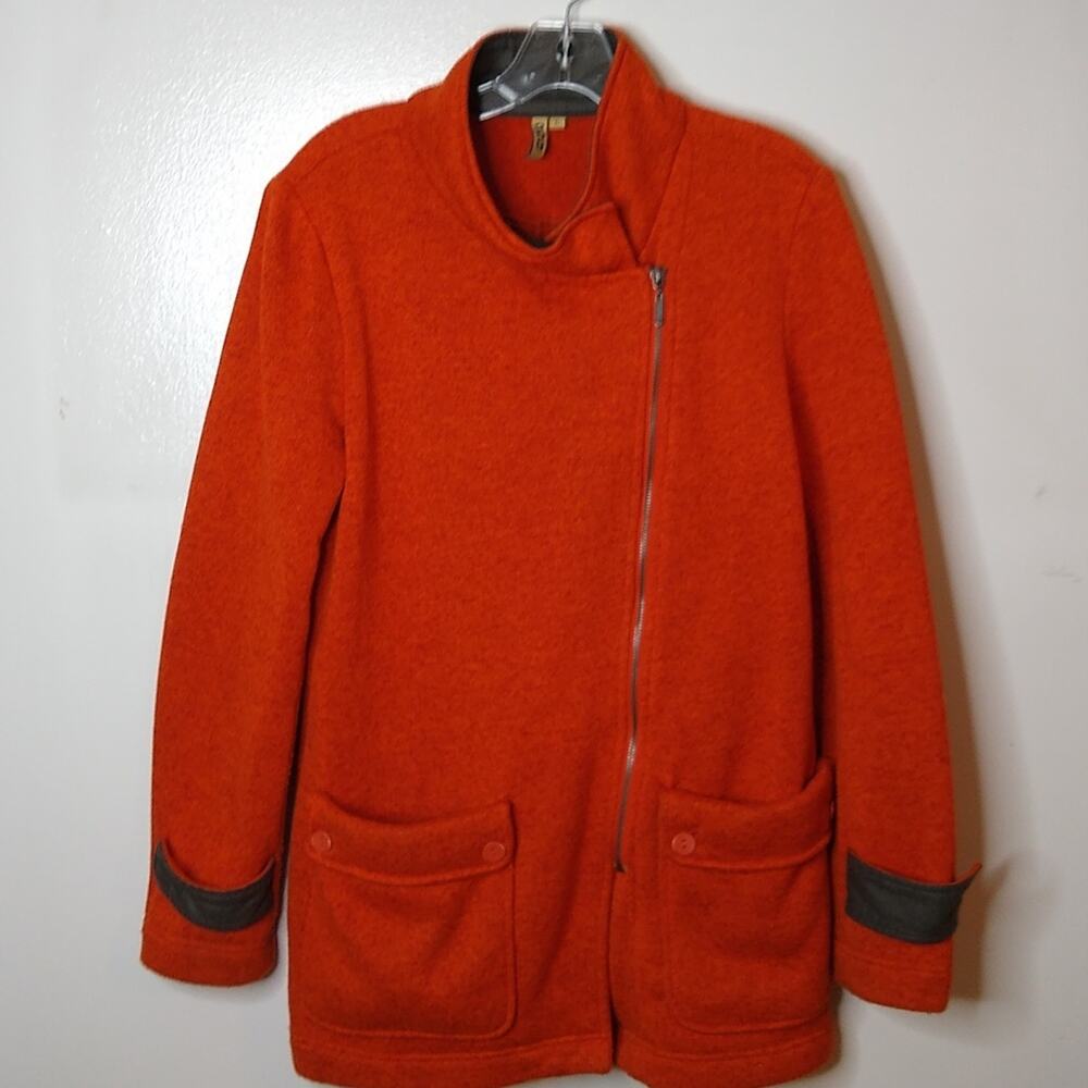 209 Women's Size Large rust zippered jacket. Warm and Cozy